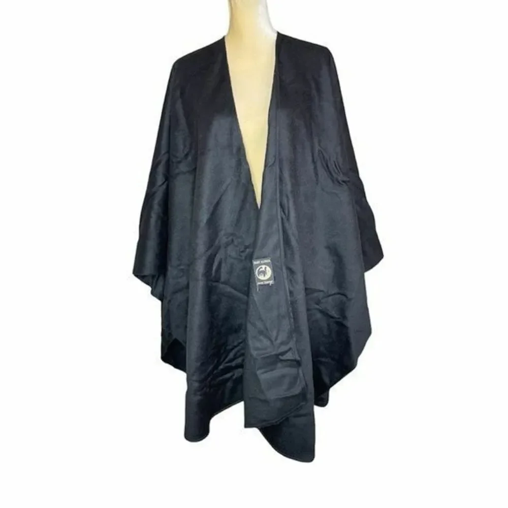 Tom Gutie Baby Alpaca Round Edge Cape Black